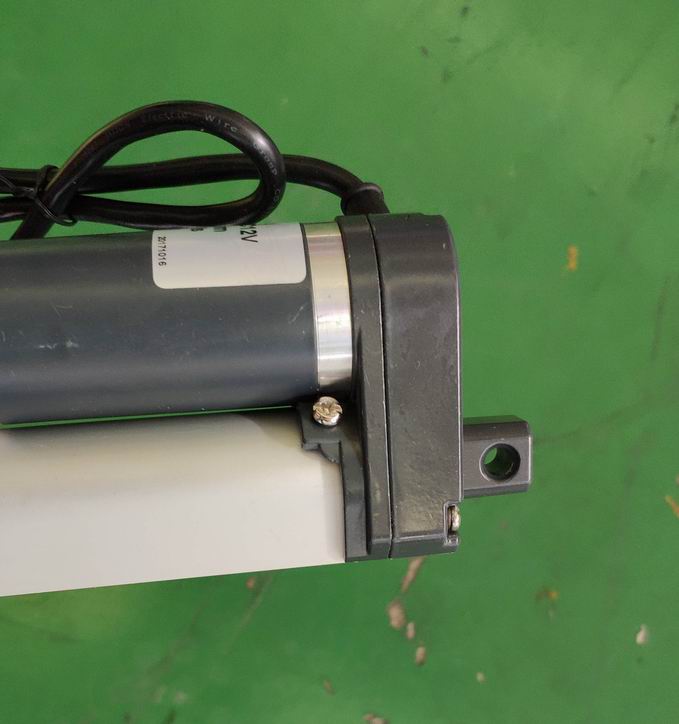 National V vehicle rear compartment electric push rod; XC758-DC12-100-5