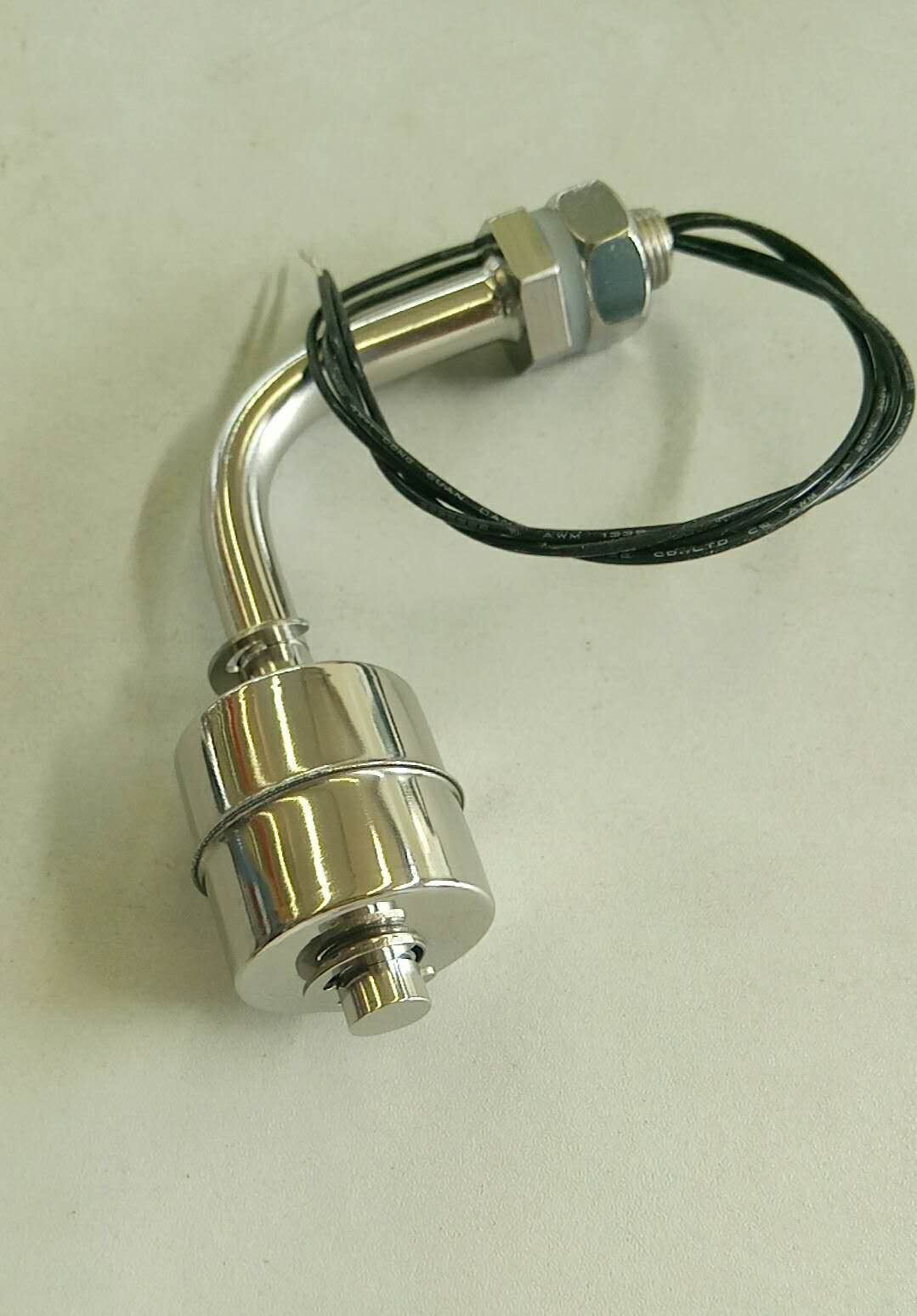 Water level and temperature sensor (3935N-010-B)