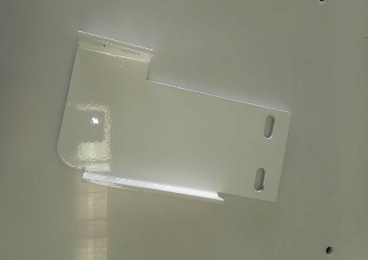 Right mounting plate