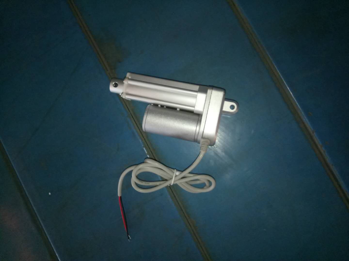 Левый и левый вращающийся толкатель; ОМТ 750-R50-24V