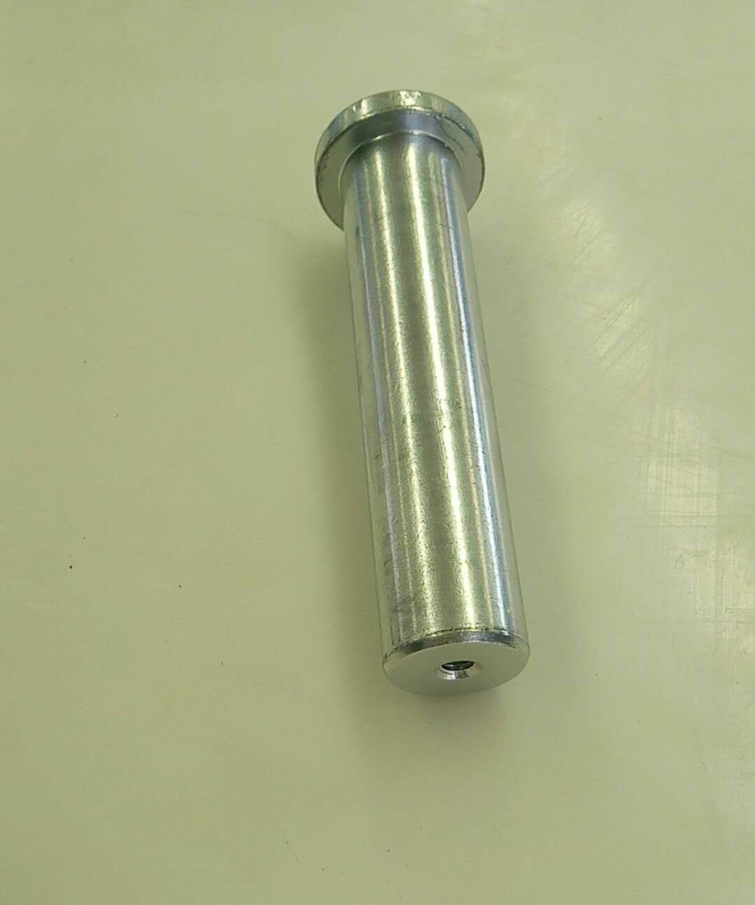 Left and left swing pin shaft