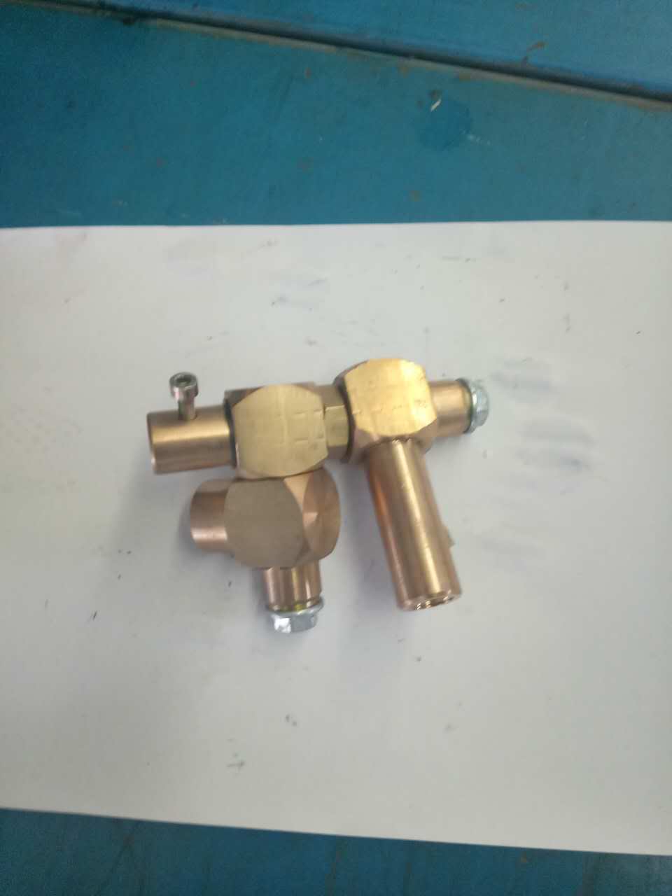 Point spray combination connector