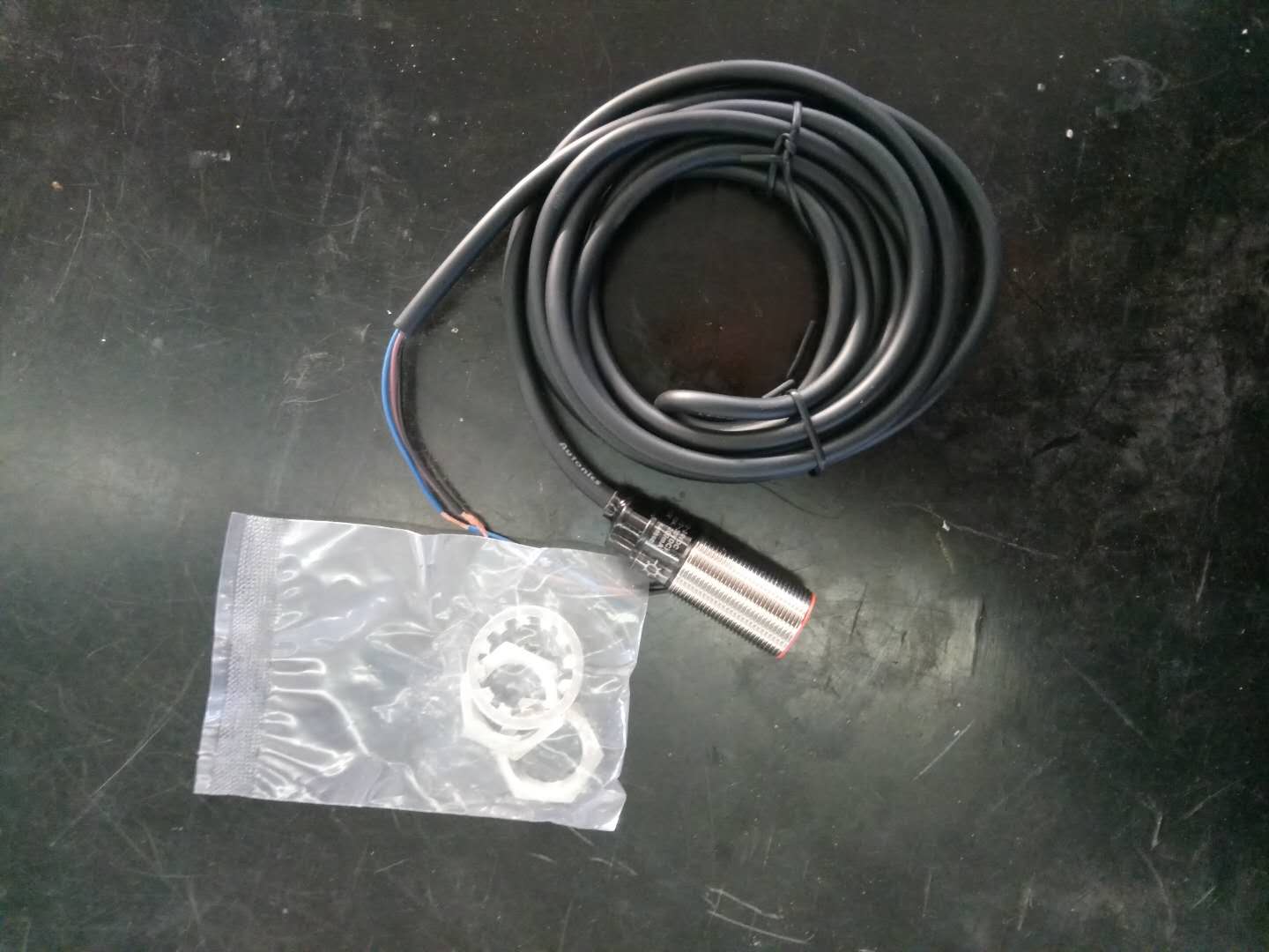 Median proximity switch; PR18-5DP (DC24V)
