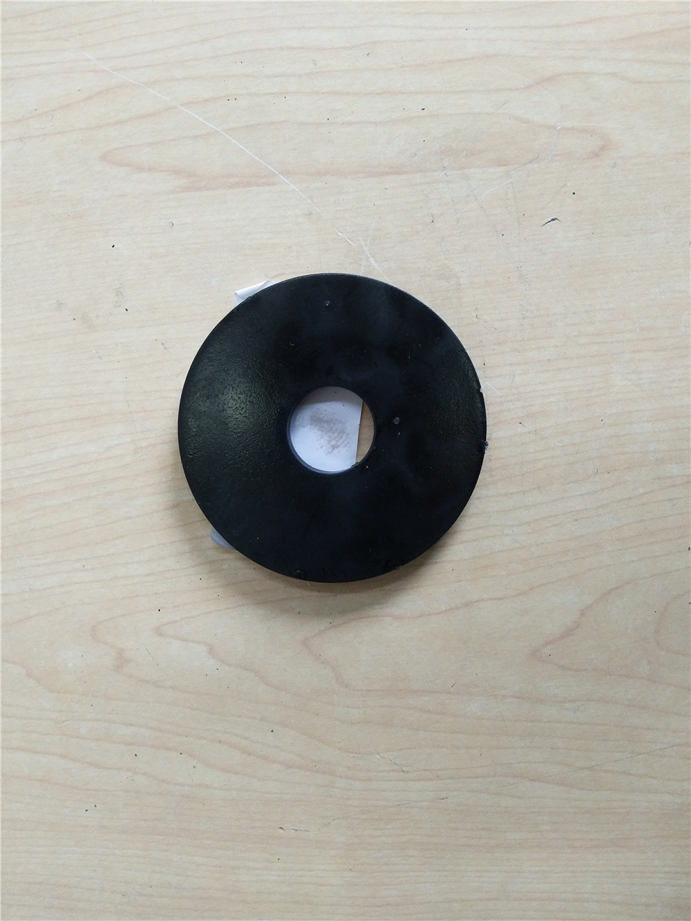 Большая круглая подушка.