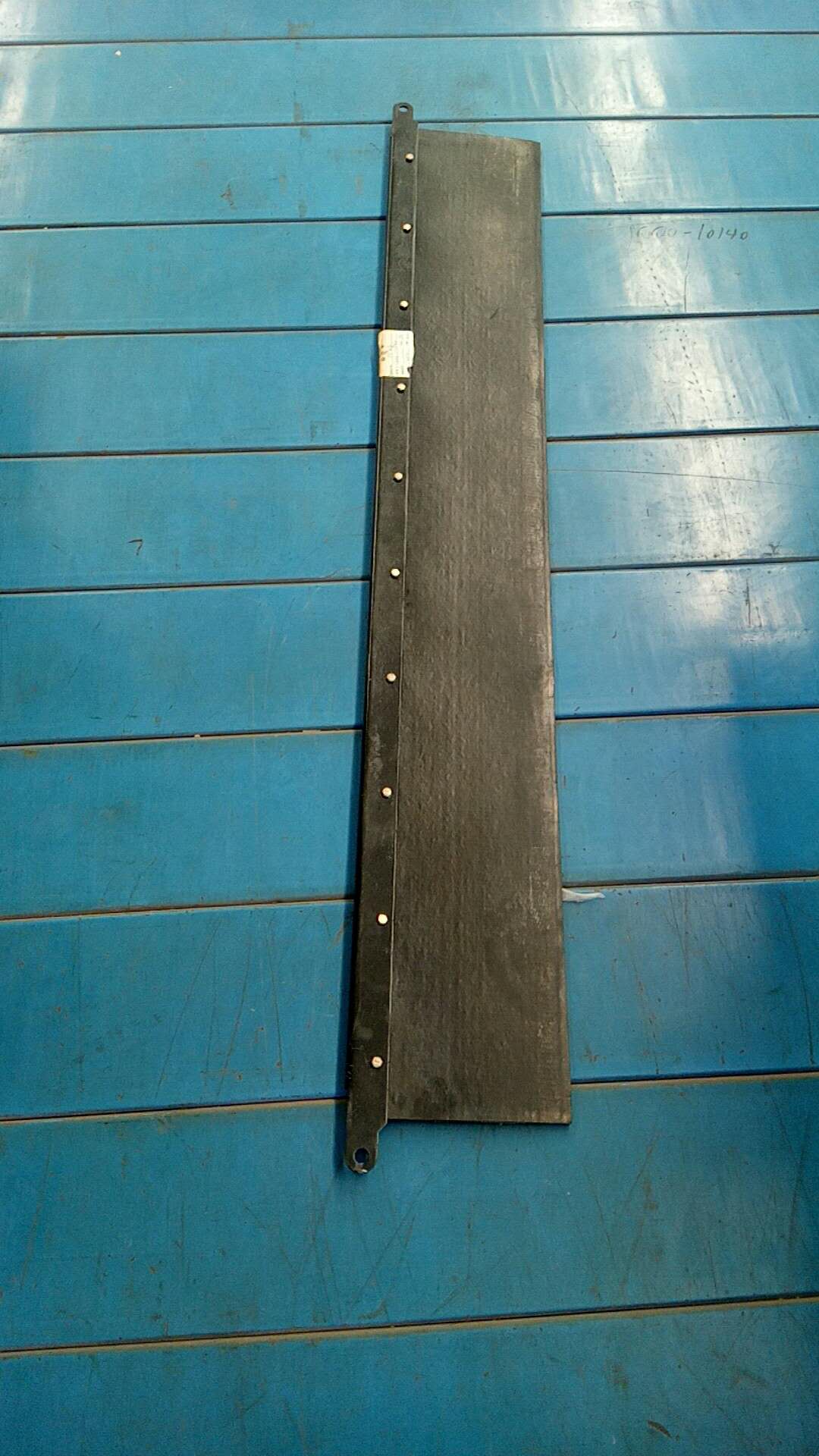 Curtain blocking device