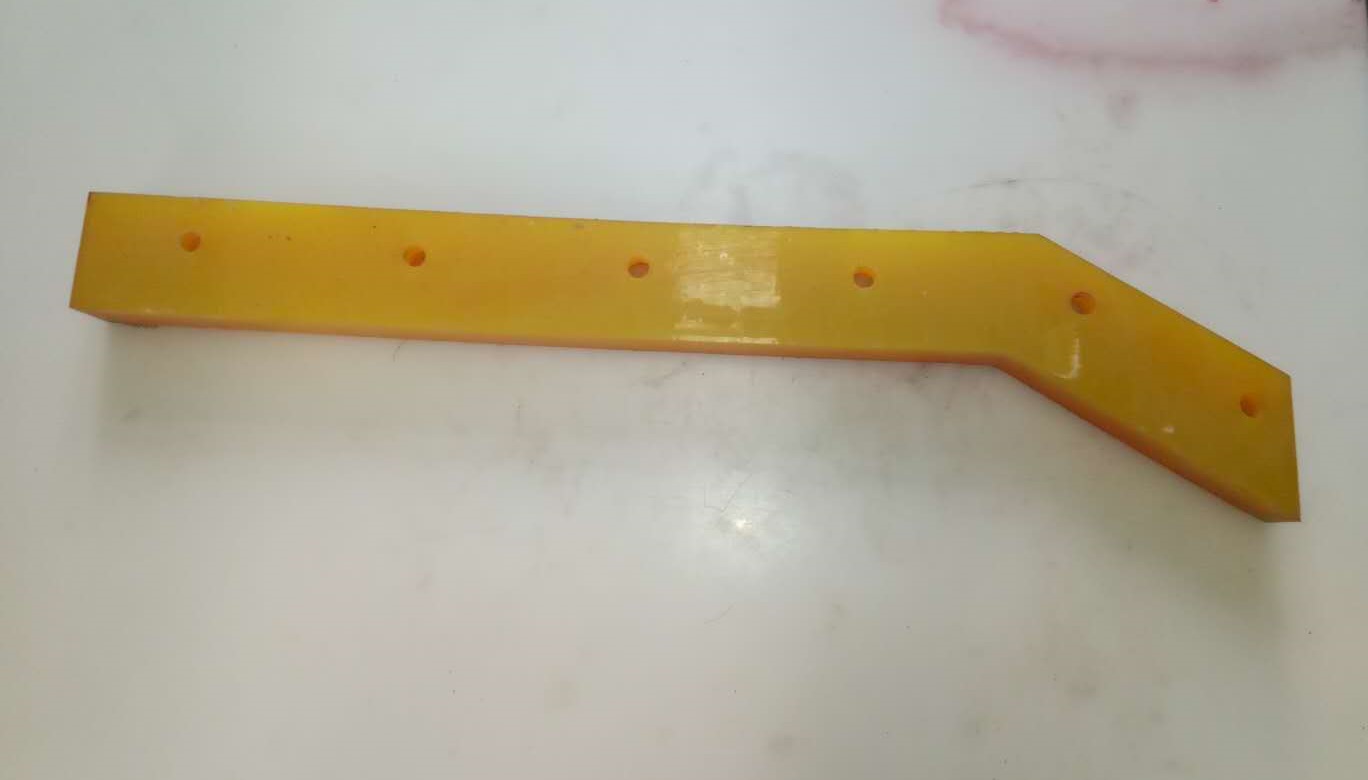 Right front rubber plate