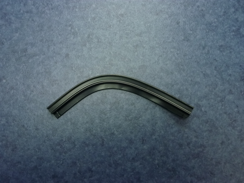 Flow tank at the front windshield on the right (ZK6122H)-2