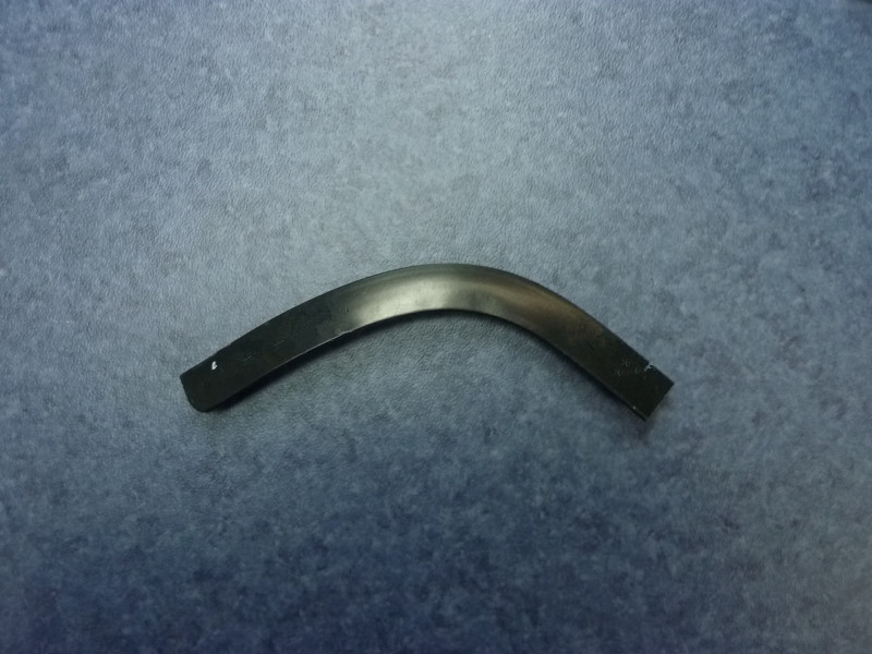 Flow tank at the front windshield on the right (ZK6122H)