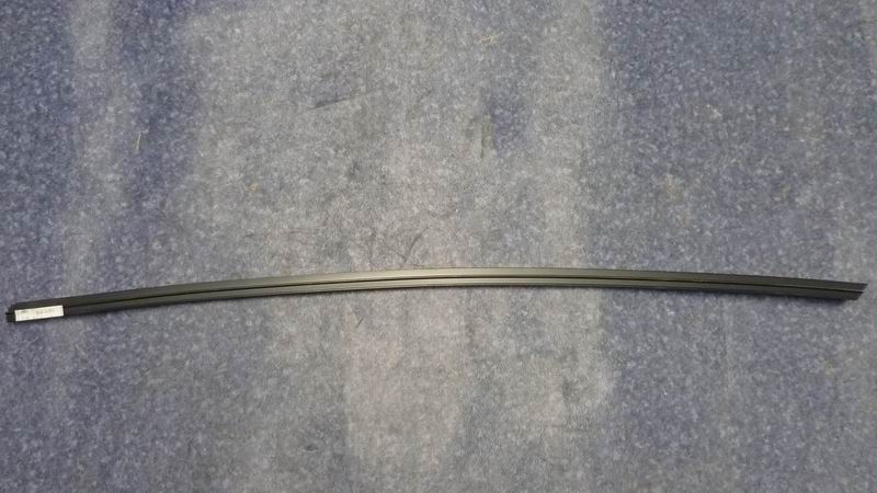 (Aluminum) The right side of the front windshield (6908H)