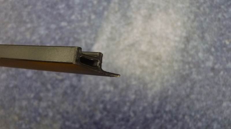 (Aluminum) The right side of the front windshield (6858H)