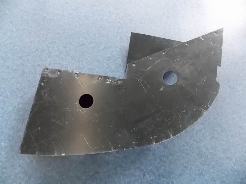 Уплотнитель левой фары