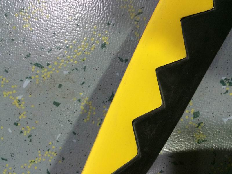 Резиновая прижимная полоса для пола, черная и желтая, пересекающаяся, отечественная 0. 215Kg /м