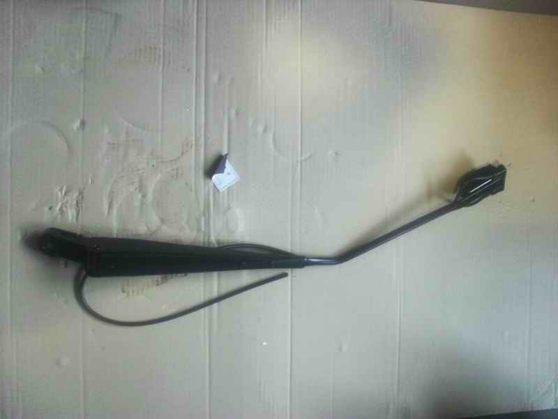 Single round tube wiper arm-left with bowl-shaped lid; consume inventory
