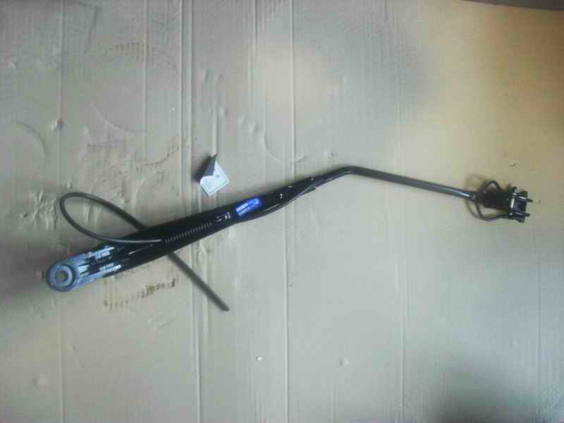 Single round tube wiper arm-left with bowl-shaped lid; consume inventory-1