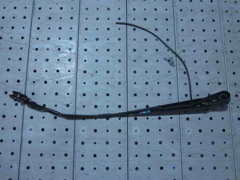 D wiper arm left