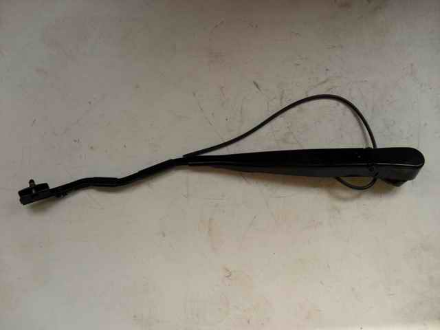 Рычаг стеклоочистителя левый; удалил так же, как 5205-02024