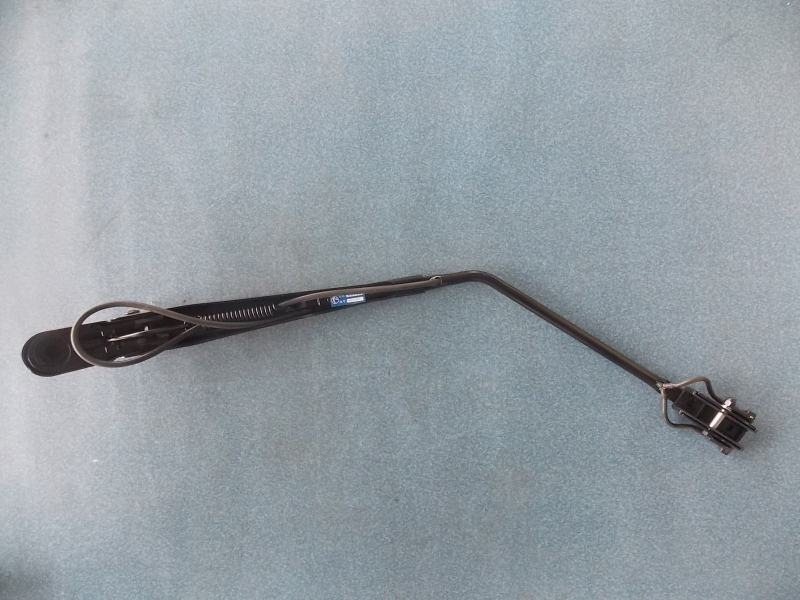 Single round tube wiper arm-left with bowl-shaped lid