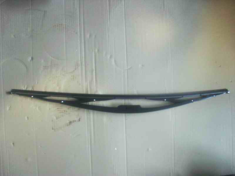 Wiper blade-right; 900MM