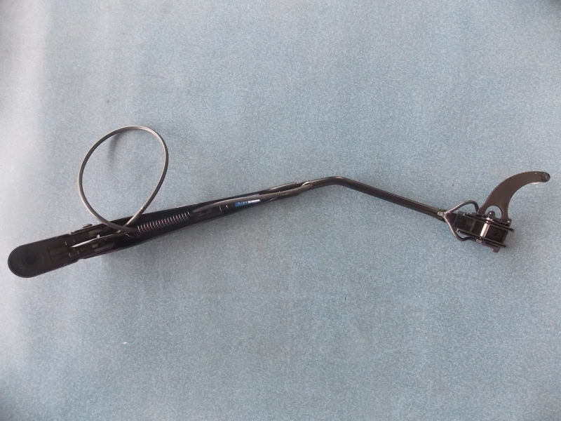 Single round tube wiper arm-left with bowl-shaped lid-1