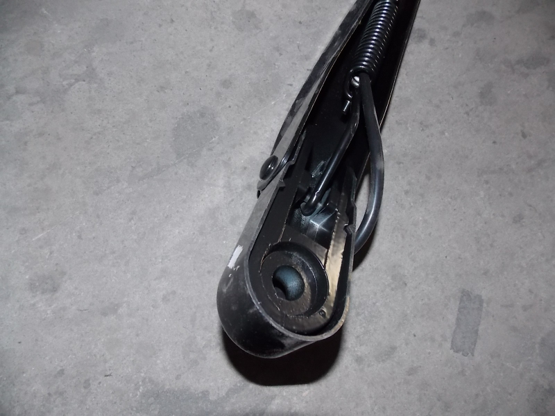 Wiper arm-left; deleted same as 5205-01873-1