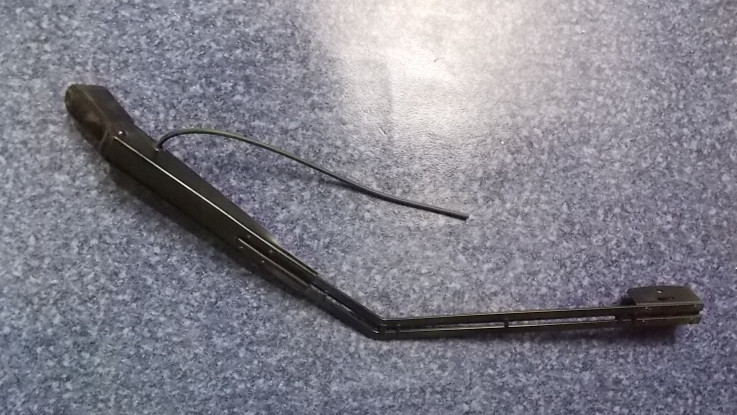 Double flat wiper arm-left