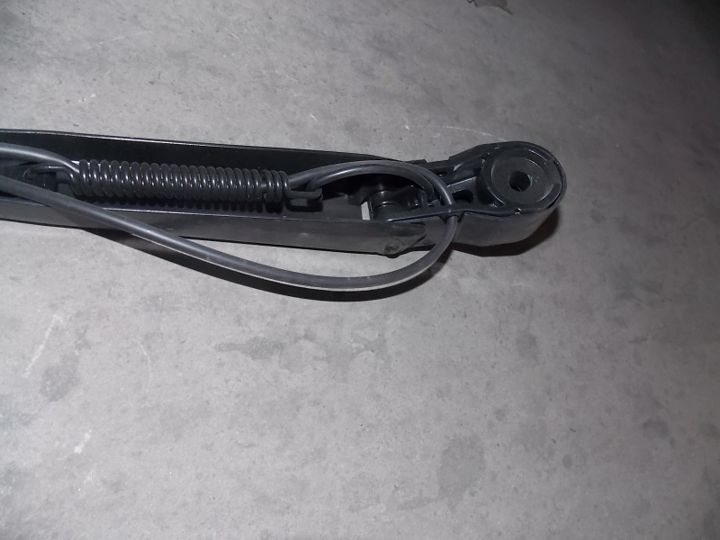 Wiper arm right 700mm single flat wire-1