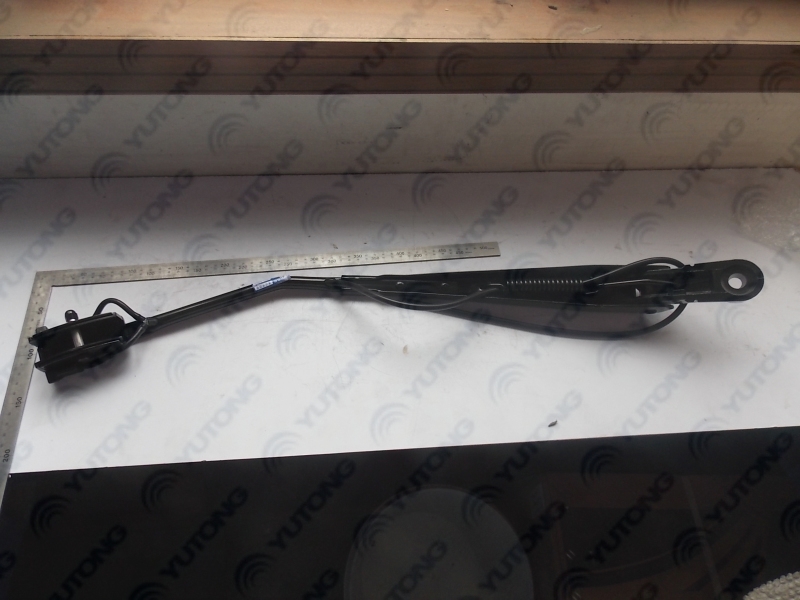 Single round tube wiper arm-right with bowl-shaped lid