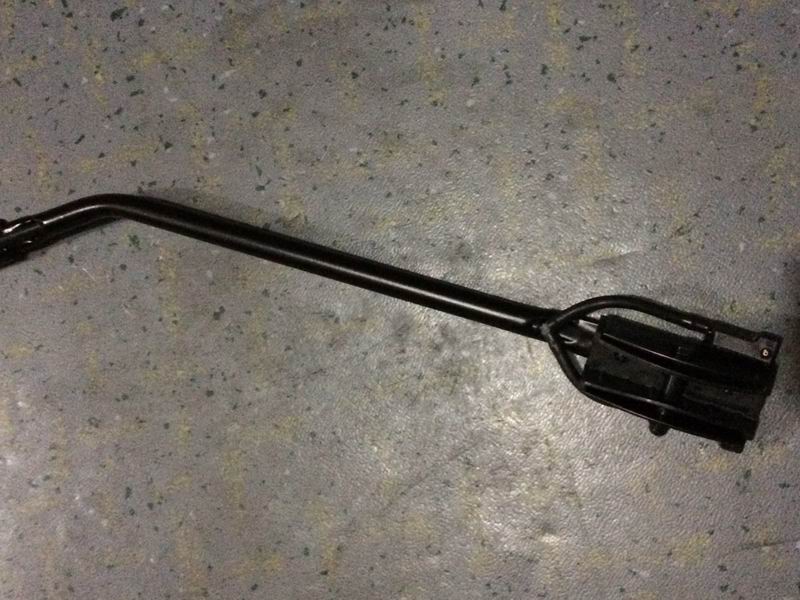 Single round tube wiper arm-left with square cover