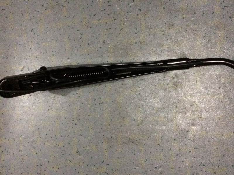 Single round tube wiper arm-left with square cover-1