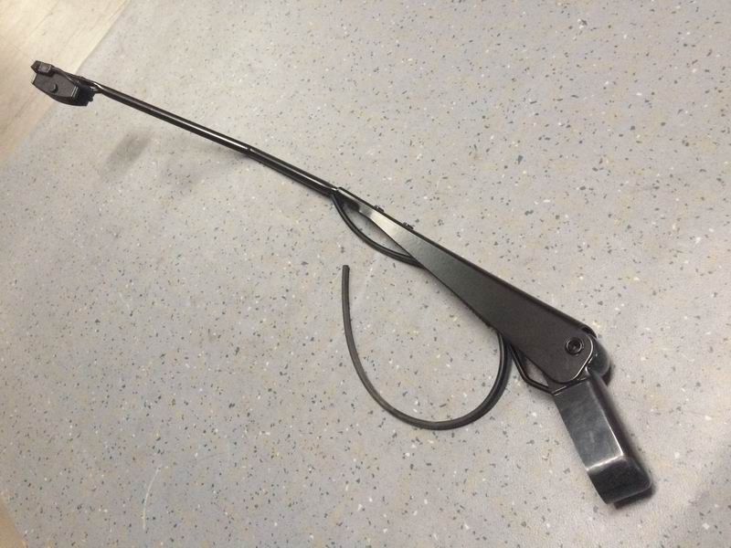 Single round tube wiper arm-left with square cover