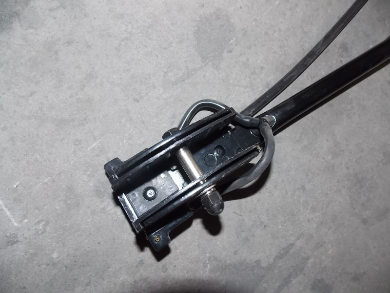 Single round tube wiper arm-left with square cover