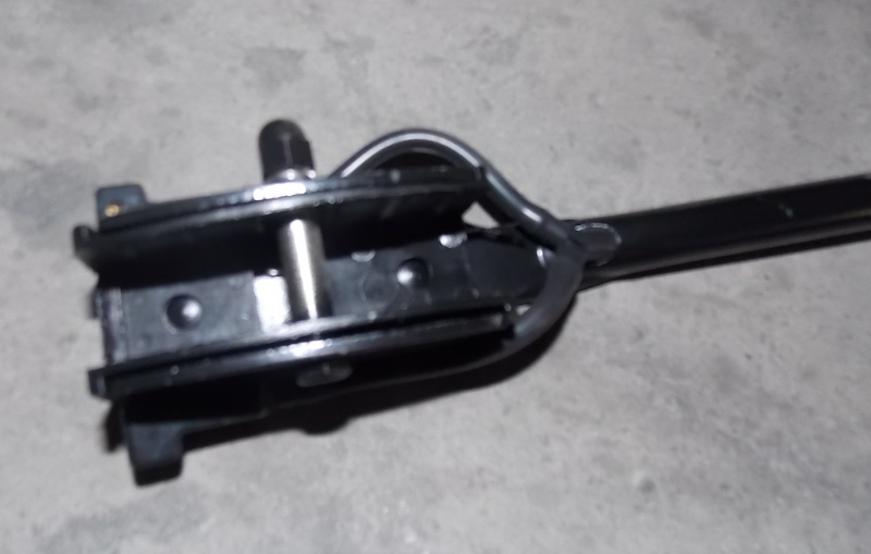 Single round tube wiper arm-right with square cover