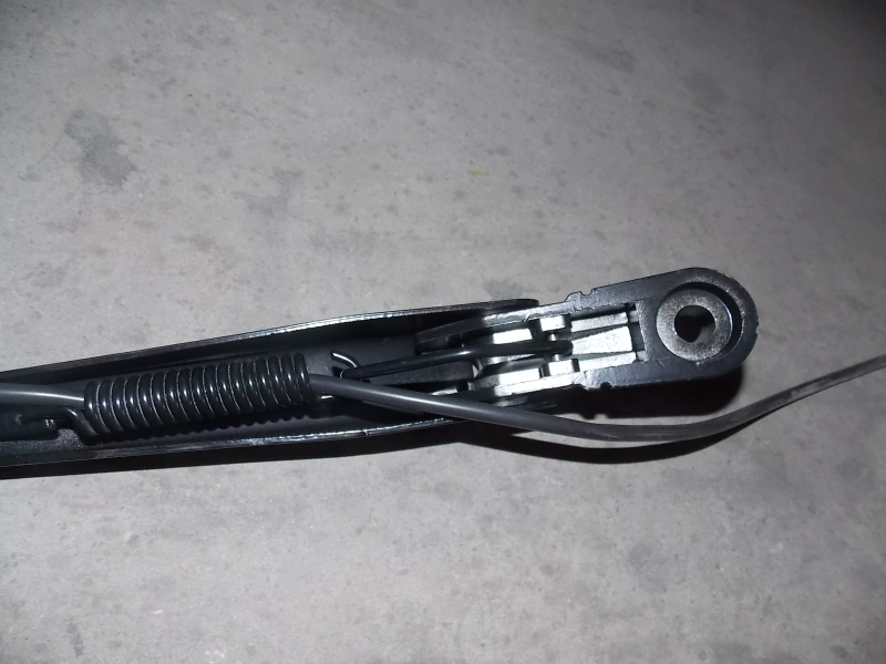 Single round tube wiper arm-right with square cover-4