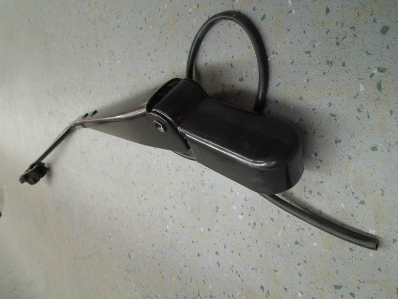 Single round tube wiper arm-left with square cover