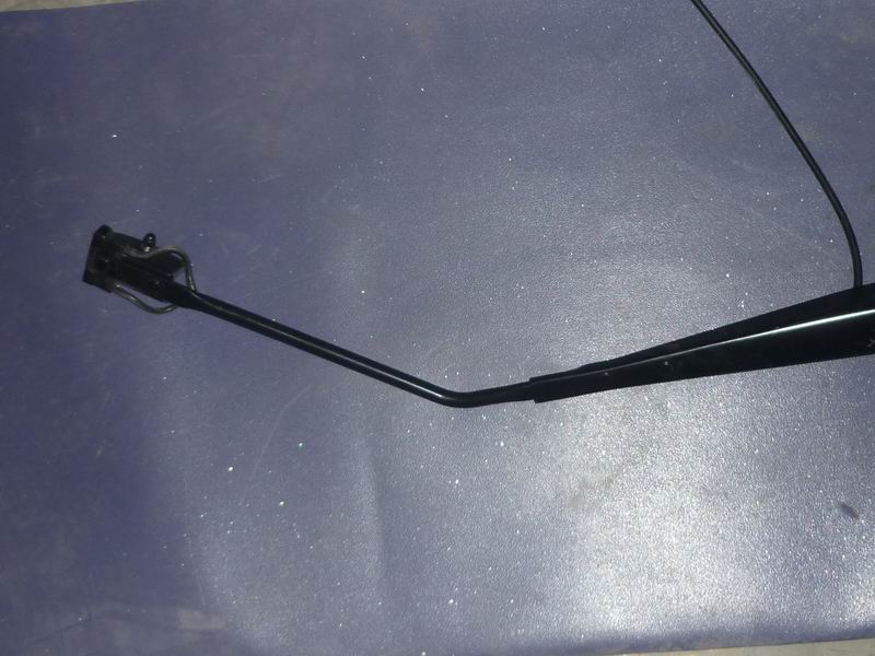 Single round tube wiper arm-right with square cover
