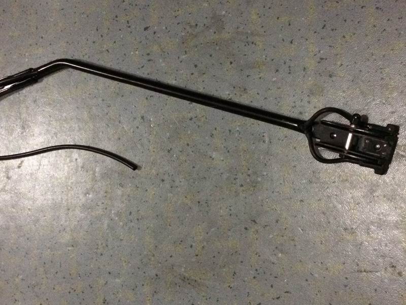 Single round tube wiper arm-left; with square cover