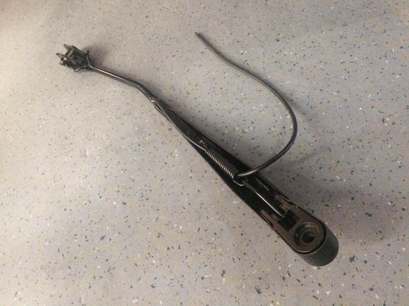 Wiper arm-right; deleted same as 5205-01845-1
