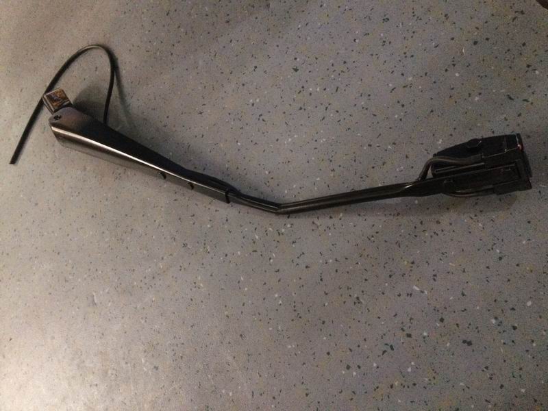 Wiper arm-left; deleted same as 5205-01844