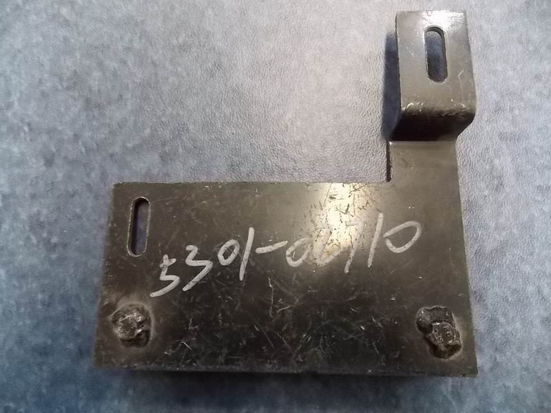 Деталь крепления переднего замка, кронштейн установки правой передней фары левый, ЗК 6127H