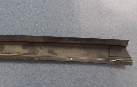 Обшивка левой стороны лобового стекла( 6662D автомобиль для снижения веса)