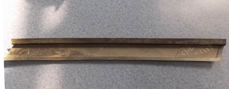 Right side skin on the front windshield (6662D weight reduction vehicle)