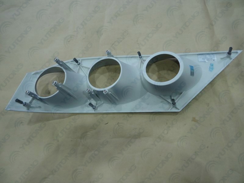 Передние декоративные детали по периметру, внутренняя и внешняя панель BRT, световая рама, правая боковая крышка фонаря.