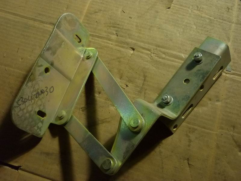 Front engine door left hinge