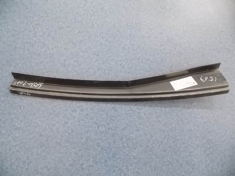 Водитель останавливается перед дверью