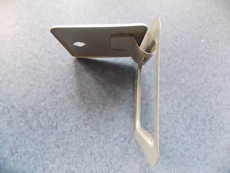 (40) Spring hinged iron gas filler cover (165*165, lock)-1
