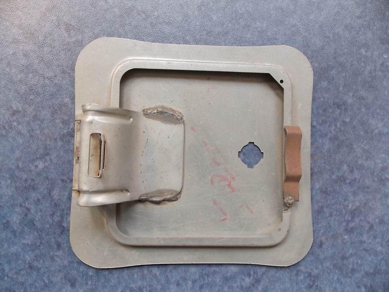 (40) Spring hinged iron gas filler cover (165*165, lock)-2