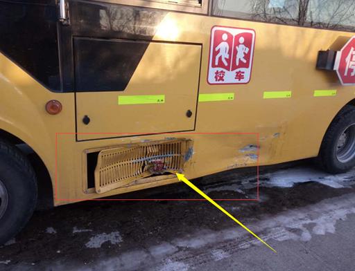 Внешняя решетка левого батарейного отсека 6559DX