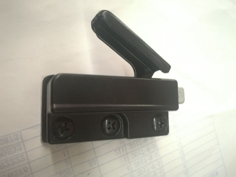 The front window lock of the upper and lower sliding window; the material is iron-1