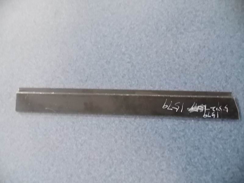 Пассажирские двери закрыты.