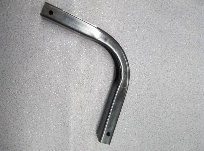 The rear circumference lower beam